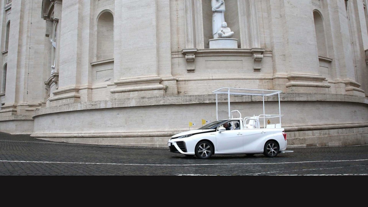 Toyota Mirai za Papeža FrančIška