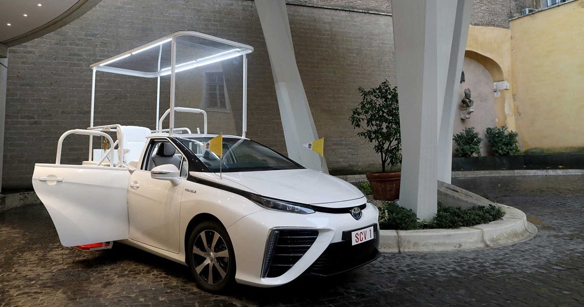 Toyota Mirai za Papeža FrančIška